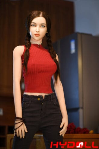 Vollbusige weibliche Puppe